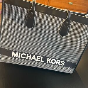 Michael Michael Kors Bay East West Tote NWOT